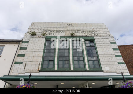 Art déco-Fassade im Stil der Genossenschaft Arcade, Northampton, Großbritannien Stockfoto