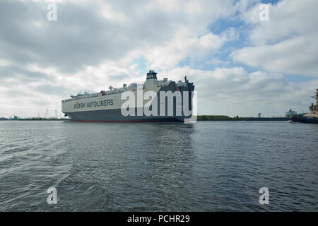 Hoegh Jeddah Fahrzeugträger North Sea Canal Holland Niederlande Gebaut 2014 Stockfoto