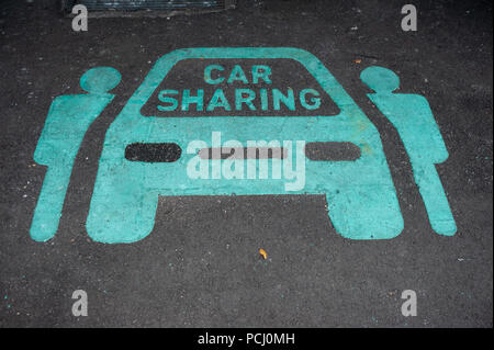 04.04.2018, Singapur, Republik Singapur, Asien - ein Parkplatz für Car Sharing in Chinatown. Stockfoto