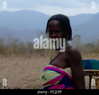 Portrait von tätowierten Mbororo aka Wodaabe Stamm Frau - 01-03-2014 Poli, Kamerun Stockfoto