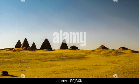 Panorama der Pyramiden in der Nähe von Jebel Barkal Berg, Karima Napata Nubien, Sudan Stockfoto