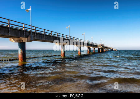 Bansin Beach Pier an der Ostsee auf der Insel Usedom, Heringsdorf, Deutschland Stockfoto
