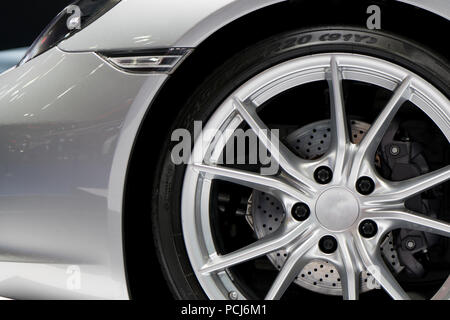 Details Serie. Sauber, super Auto cd-Bremse. Schwarze Felgen von Sportwagen. Stockfoto