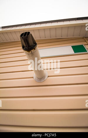 Koaxial Schornstein eines gas Kessel eines privaten Hauses. Stockfoto