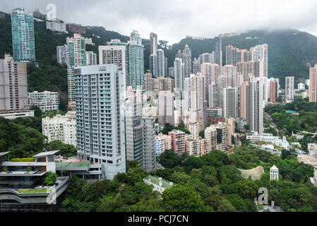 Blick von der Admiralität über Hong Kong Park zu Kennedy Road, Midlevels West. L. an das Ministerium für Auswärtige Angelegenheiten von China, 6 Borrett Rd, Mid-Lev Stockfoto