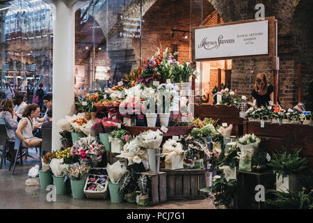 Moyses Stevens Florist Abschaltdruck innerhalb der Halle von St. Pancras Station. Stockfoto