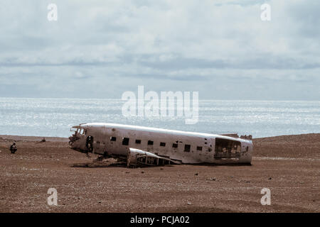 Vik, Iceland-June 11, 2018: Im November 21, 1973 Die US-Navy Douglas R4D-8, Super DC-3 im Süden von Island abgestürzt, Wegen starker Vereisung. Es ist ein Pop Stockfoto