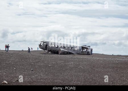 Vik, Iceland-June 11, 2018: Im November 21, 1973 Die US-Navy Douglas R4D-8, Super DC-3 im Süden von Island abgestürzt, Wegen starker Vereisung. Es ist ein Pop Stockfoto