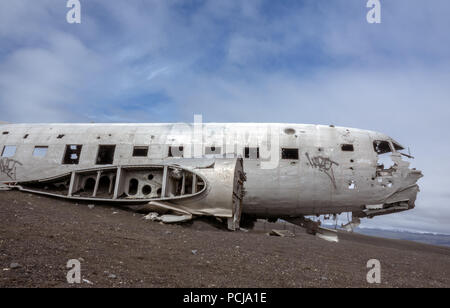 Vik, Iceland-June 11, 2018: Im November 21, 1973 Die US-Navy Douglas R4D-8, Super DC-3 im Süden von Island abgestürzt, Wegen starker Vereisung. Es ist ein Pop Stockfoto