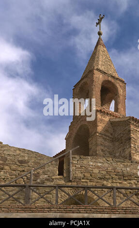 Der Glockenturm in David Gareja Kloster compex; Sagarejo Gemeinde, Region Kachetien, Georgien; Stockfoto