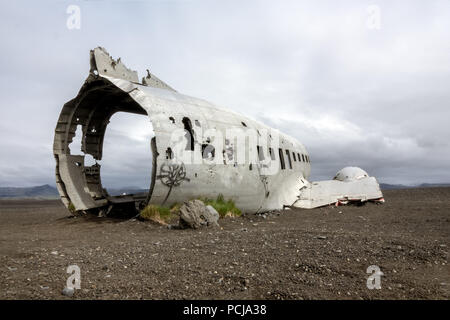 Vik, Iceland-June 11, 2018: Im November 21, 1973 Die US-Navy Douglas R4D-8, Super DC-3 im Süden von Island abgestürzt, Wegen starker Vereisung. Es ist ein Pop Stockfoto