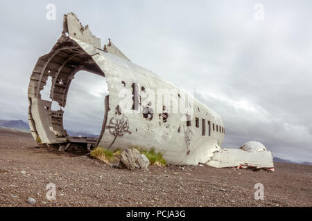 Vik, Iceland-June 11, 2018: Im November 21, 1973 Die US-Navy Douglas R4D-8, Super DC-3 im Süden von Island abgestürzt, Wegen starker Vereisung. Es ist ein Pop Stockfoto