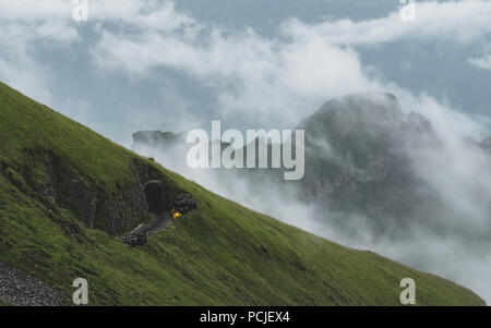 Steam Train track Tunnel in den schweizer Alpen Berg, Brienzer Rothorn Bahn in der Schweiz Stockfoto