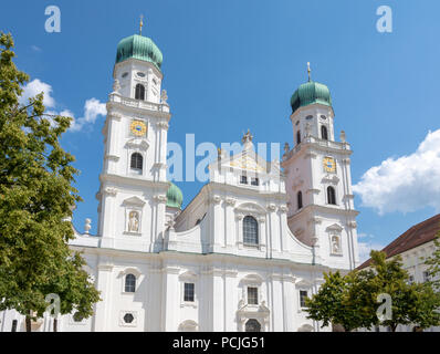 Fassade der Kathedrale von Passau Stockfoto