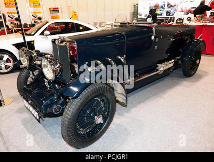 Drei Viertel Vorderansicht eines 1930, MG 18/100 MkIII Tigerin, die auf der London Classic Car Show 2018 Stockfoto