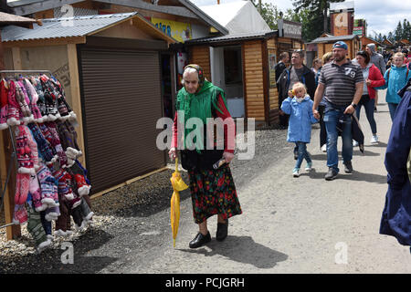 Alte ältere Dame Frau wandern Gubalowka Park Zakopane Polen Stockfoto
