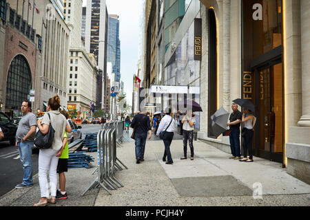 Fendi Madison Avenue Flagship Store Eingang an der East 57th Street in Manhattan Stockfoto