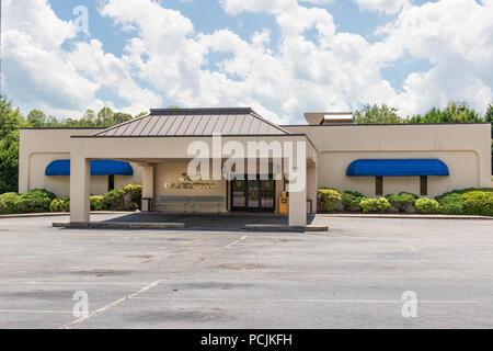 HICKORY, NC, USA-26 Juli 18: J&S Cafeteria Lage Nachdem vor kurzem schließen. Stockfoto