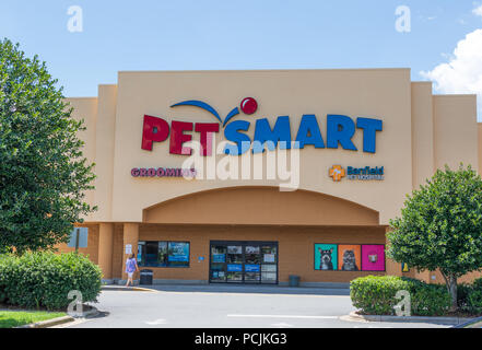 HICKORY, NC, USA-26 Juli 18: petsmart ist eine US-amerikanische Handelskette für Tiernahrung, Zubehör und Dienstleistungen. Stockfoto