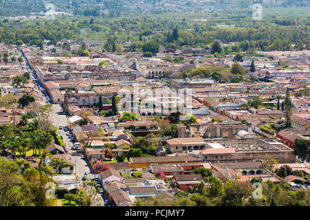Ein Luftbild von Antigua, Guatemala in Mittelamerika. Stockfoto