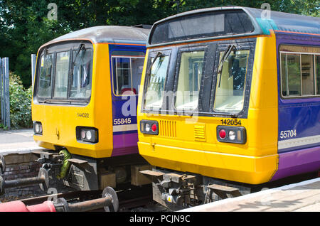 Pacer Trainiert Züge der Northern Railway UK 142 144-Klasse Stockfoto