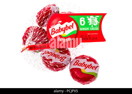 Winneconne, WI - 30 Juli 2018: ein Paket von Babybel semisoft Käse in den ursprünglichen Geschmack auf einem isolierten Hintergrund Stockfoto