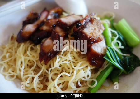 Beliebte Singapur Chinesisch essen, wantan Mee, Art der Nudeln servieren mit bbq Schweinefleisch Stockfoto