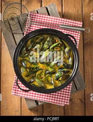 Mouclade. Muscheln in Sahne und Curry Sauce Frankreich Essen Stockfoto