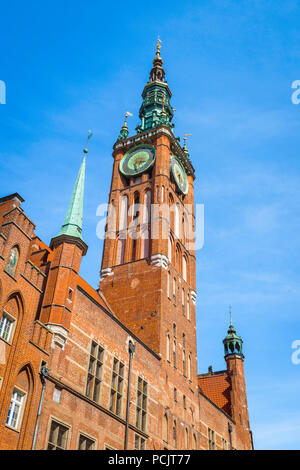 Danzig Rathaus, Blick auf die 81 Meter hohen Turm des Rathauses, der auch das Historische Museum der Stadt, Pommern, Polen. Stockfoto