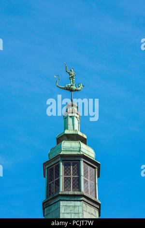 Ansicht der Wetterfahne, St George slaying ein Drache auf der Kuppel des 15. Jahrhunderts Bruderschaft von St. George, Gebäude, Danzig, Polen Stockfoto