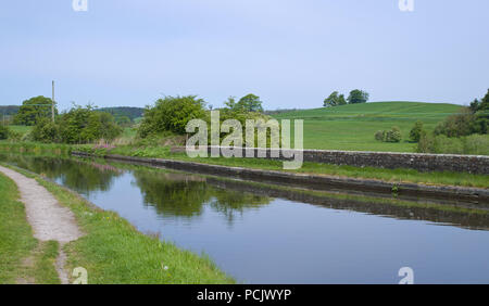 Leeds Liverpool Canal in der Nähe von Skipton North Yorkshire Dales UK Stockfoto