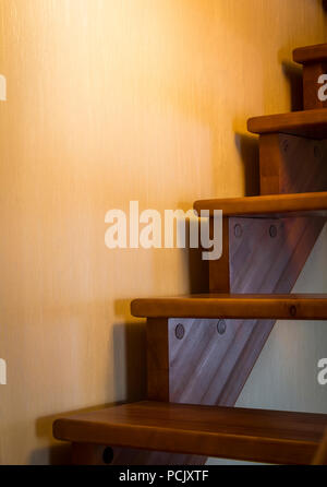 Teil der hölzerne Treppe, in der Nähe auf. Stockfoto