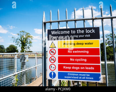 Warnschild, Tage Lock, Lock und Wier, Themse, nr Dorchester auf Themse, Oxfordshire, England, UK, GB. Stockfoto
