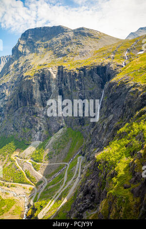 Trollstigen berühmten serpentinenstraße Mountain Road in den norwegischen Bergen in Norwegen Stockfoto