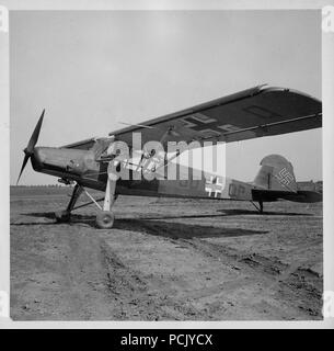 Bild von einem Fotoalbum im Zusammenhang mit der II. Gruppe Jagdgeschwader 3: Fiesler Fi 156 Storch Liaison/spotter Flugzeuge von der Aufklärungsgruppe 31. Stockfoto