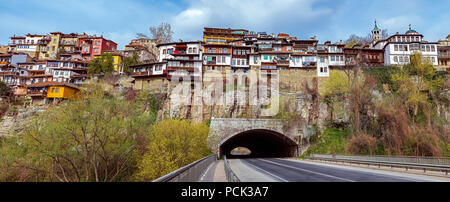 Stadt Veliko Tarnovo, Bulgarien - 25. März 2017. Eine Stadt, die in den Tunnel. Stockfoto