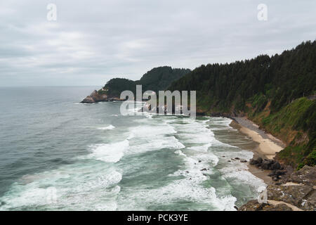 Cape Cove, Heceta Head Lighthouse State Scenic Viewpoint, Küste von Oregon, USA. Stockfoto