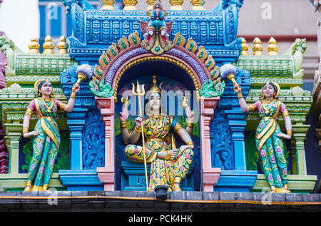 Statuen im Sri Veeramakaliamman Tempel in Little India, Singapur Stockfoto