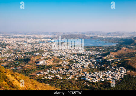 Pichola See und der Altstadt von Monsun Palace in Udaipur, Indien Stockfoto