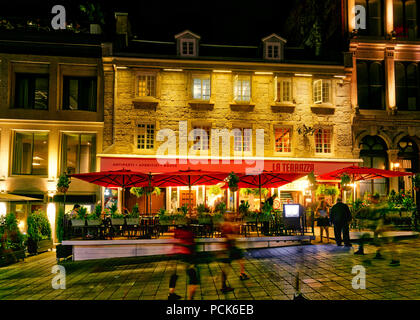 Nachtleben im Sommer auf Platz Jacques Cartier in Montreal's Old Port district Stockfoto