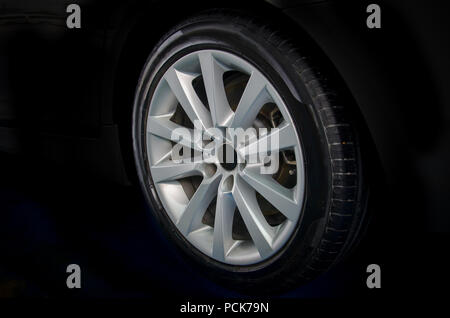 Luxus Leichtmetallfelge in close-up als Automobile Stockfoto