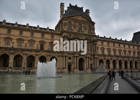 Perrault der Säulenhalle Square und dem Louvre. Stockfoto