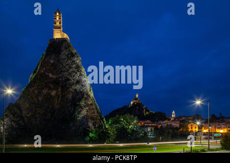 Die Kapelle von St. Michel - dAiguilhe in der Stadt Le Puy-en-Velay in der Auvergne-Rhone-Alpes, Südfrankreich. 969 auf einem volcani gebaut Stockfoto