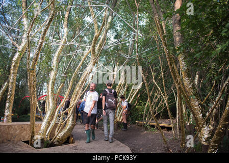 BONTIDA, Rumänien - Juli 20, 2018: die Menschen Spaß und Entspannung während des Tages am Electric Castle Festival Stockfoto