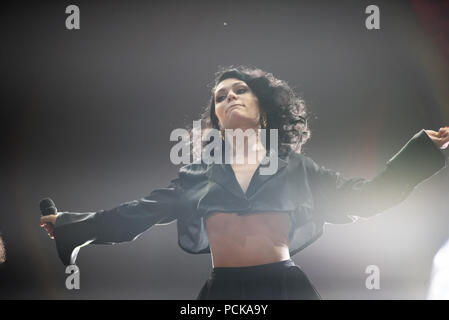 BONTIDA, Rumänien - 22 JULI 2018: Sängerin Madonna und ihre Band live auf der Bühne des wichtigsten Electric Castle Festival Stockfoto