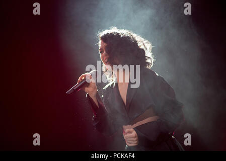 BONTIDA, Rumänien - 22 JULI 2018: Sängerin Madonna und ihre Band live auf der Bühne des wichtigsten Electric Castle Festival Stockfoto