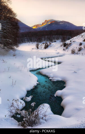 Winter Fluss, Apenninen - Italien Stockfoto