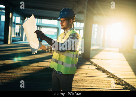 Ingenieure arbeiten auf der Baustelle Stockfoto