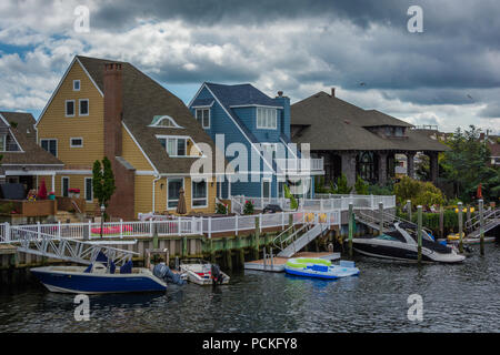 Häuser entlang der Intracoastal Waterway in Ventnor City, New Jersey. Stockfoto