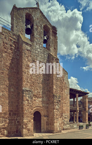 Mittelalterliche romanische Kirche San Miguel Arcángel aus dem Dorf Ayllón, 12. Jahrhundert, Segovia, Spanien, Europa Stockfoto